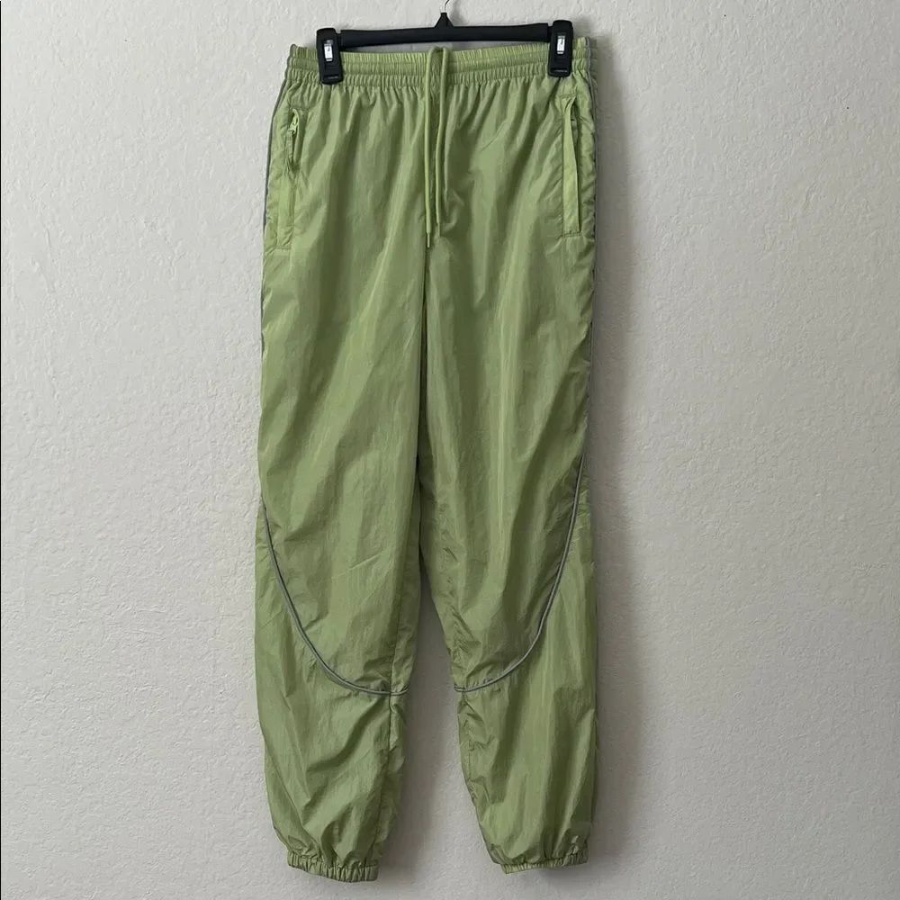 Like New! Urban Outfitters Pull On Parachute Joggers TrousersGreen in Size S